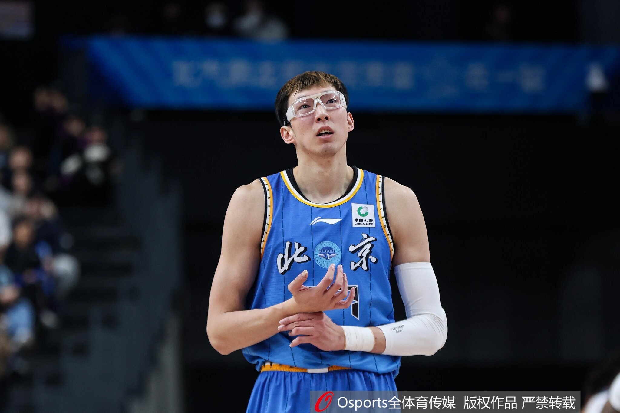 360体育电脑版-直播吧：周琦眼伤还需要观察 但伤情比去年要轻