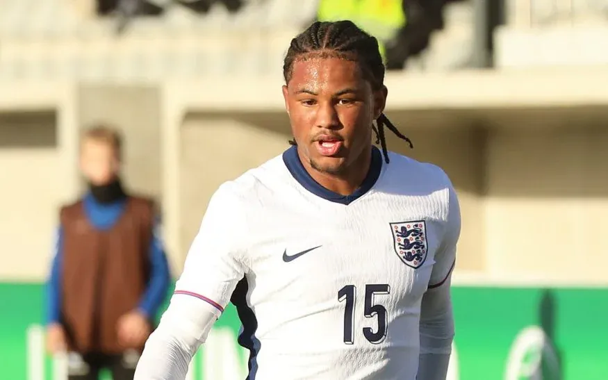 360体育app-电讯报独家：曼联阿森纳切尔西争夺富勒姆18岁中卫阿米萨